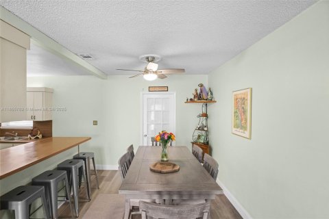 Casa en venta en Miami, Florida, 4 dormitorios, 153.75 m2 № 1878006 - foto 7