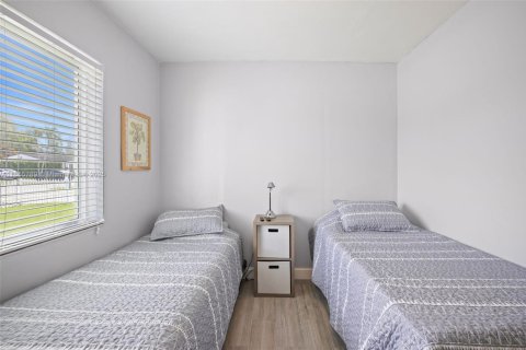 Casa en venta en Miami, Florida, 4 dormitorios, 153.75 m2 № 1878006 - foto 23