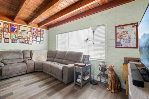 Casa en venta en Miami, Florida, 4 dormitorios, 153.75 m2 № 1878006 - foto 15
