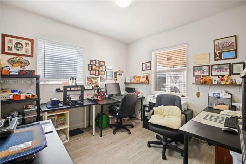 Casa en venta en Miami, Florida, 4 dormitorios, 153.75 m2 № 1878006 - foto 26