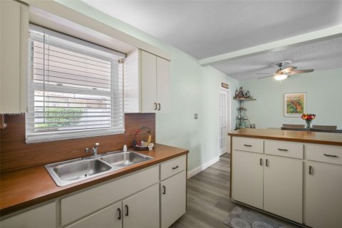 Casa en venta en Miami, Florida, 4 dormitorios, 153.75 m2 № 1878006 - foto 14