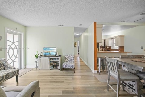 Casa en venta en Miami, Florida, 4 dormitorios, 153.75 m2 № 1878006 - foto 4