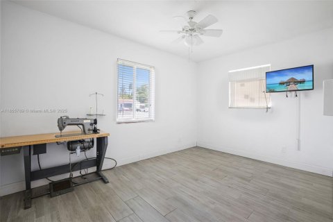 Casa en venta en Miami, Florida, 4 dormitorios, 153.75 m2 № 1878006 - foto 24