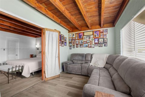 Casa en venta en Miami, Florida, 4 dormitorios, 153.75 m2 № 1878006 - foto 16