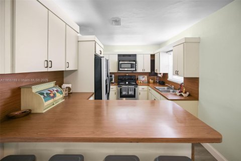 Casa en venta en Miami, Florida, 4 dormitorios, 153.75 m2 № 1878006 - foto 11