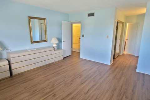 Condo in Lauderhill, Florida, 1 bedroom  № 2016584 - photo 9