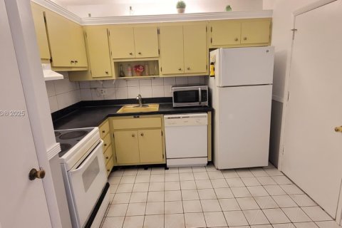 Condo in Lauderhill, Florida, 1 bedroom  № 2016584 - photo 12