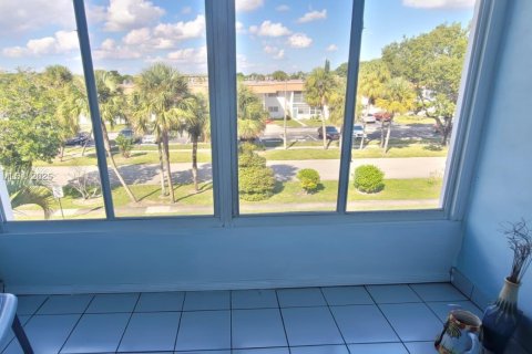 Condo in Lauderhill, Florida, 1 bedroom  № 2016584 - photo 14
