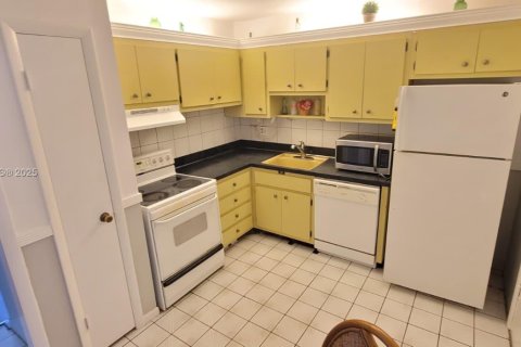 Condo in Lauderhill, Florida, 1 bedroom  № 2016584 - photo 11