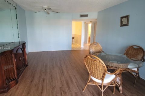 Condo in Lauderhill, Florida, 1 bedroom  № 2016584 - photo 2