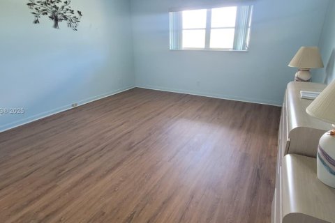Condo in Lauderhill, Florida, 1 bedroom  № 2016584 - photo 7