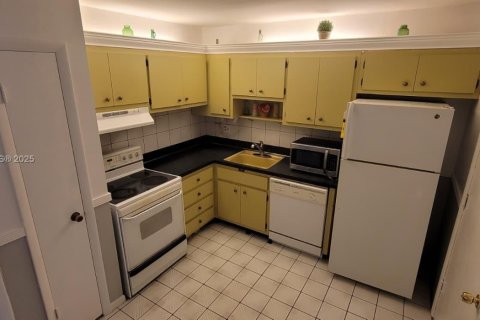 Condo in Lauderhill, Florida, 1 bedroom  № 2016584 - photo 4