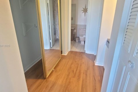 Condo in Lauderhill, Florida, 1 bedroom  № 2016584 - photo 8