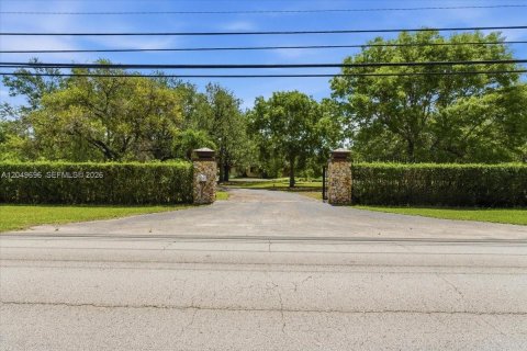 House in Homestead, Florida 3 bedrooms, 308.44 sq.m. № 2185960 - photo 6