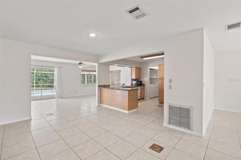 House in Palm Bay, Florida 3 bedrooms, 155.8 sq.m. № 1900341 - photo 10