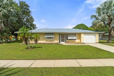 House in Palm Bay, Florida 3 bedrooms, 155.8 sq.m. № 1900341 - photo 4