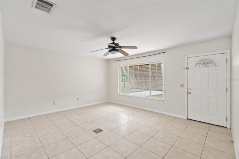 House in Palm Bay, Florida 3 bedrooms, 155.8 sq.m. № 1900341 - photo 8