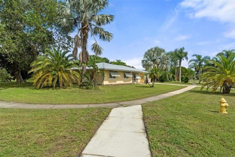 House in Palm Bay, Florida 3 bedrooms, 155.8 sq.m. № 1900341 - photo 3