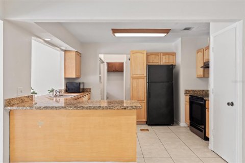 House in Palm Bay, Florida 3 bedrooms, 155.8 sq.m. № 1900341 - photo 12
