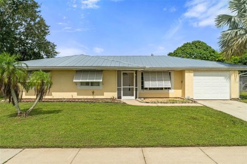 House in Palm Bay, Florida 3 bedrooms, 155.8 sq.m. № 1900341 - photo 5