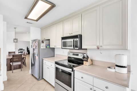 House in Boca Raton, Florida 3 bedrooms, 218.51 sq.m. № 2261930 - photo 6