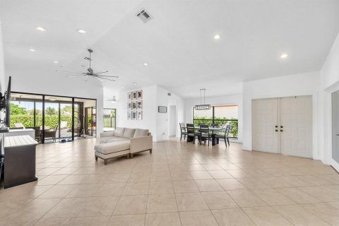 House in Boca Raton, Florida 3 bedrooms, 218.51 sq.m. № 2261930 - photo 17