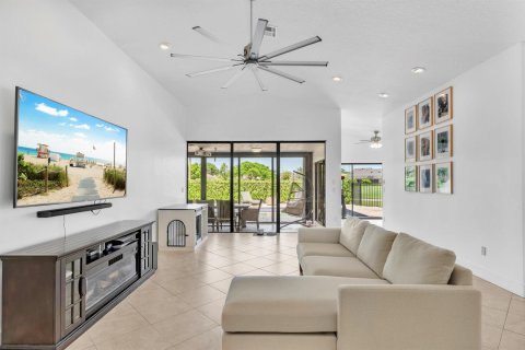 House in Boca Raton, Florida 3 bedrooms, 218.51 sq.m. № 2261930 - photo 12