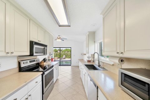 House in Boca Raton, Florida 3 bedrooms, 218.51 sq.m. № 2261930 - photo 5