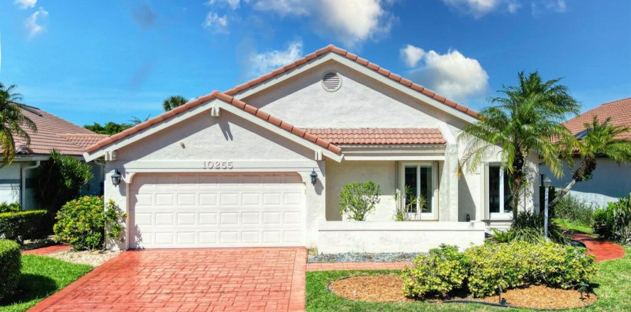 House in Boca Raton, Florida 3 bedrooms, 218.51 sq.m. № 2261930