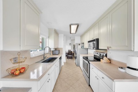 House in Boca Raton, Florida 3 bedrooms, 218.51 sq.m. № 2261930 - photo 4