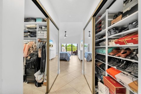 House in Boca Raton, Florida 3 bedrooms, 218.51 sq.m. № 2261930 - photo 22