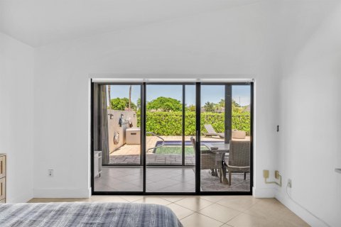 House in Boca Raton, Florida 3 bedrooms, 218.51 sq.m. № 2261930 - photo 27