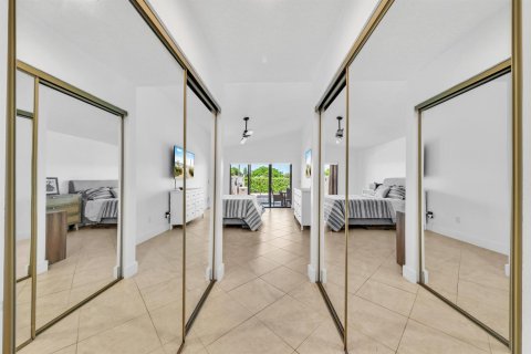 House in Boca Raton, Florida 3 bedrooms, 218.51 sq.m. № 2261930 - photo 23