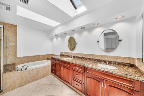 House in Boca Raton, Florida 3 bedrooms, 218.51 sq.m. № 2261930 - photo 30