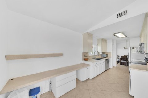 House in Boca Raton, Florida 3 bedrooms, 218.51 sq.m. № 2261930 - photo 7