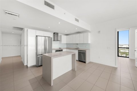 Condo in Miami, Florida, 2 bedrooms  № 1957250 - photo 4