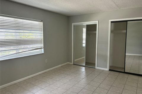 Apartment in Fort Lauderdale, Florida 2 bedrooms, 645.76 sq.m. № 1988741 - photo 9