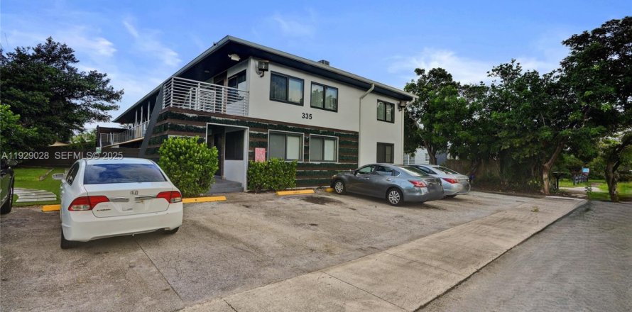 Apartment in Fort Lauderdale, Florida 2 bedrooms, 645.76 sq.m. № 1988741