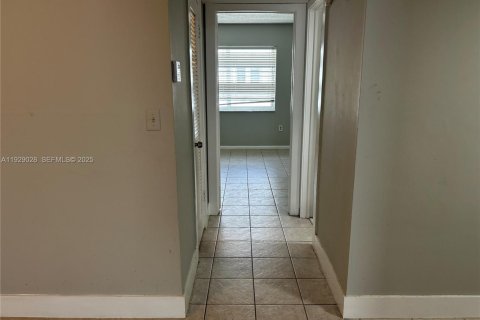 Apartment in Fort Lauderdale, Florida 2 bedrooms, 645.76 sq.m. № 1988741 - photo 17