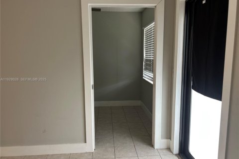 Apartment in Fort Lauderdale, Florida 2 bedrooms, 645.76 sq.m. № 1988741 - photo 16