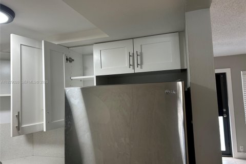 Apartment in Fort Lauderdale, Florida 2 bedrooms, 645.76 sq.m. № 1988741 - photo 7