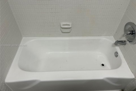 Apartment in Fort Lauderdale, Florida 2 bedrooms, 645.76 sq.m. № 1988741 - photo 20