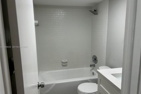 Apartment in Fort Lauderdale, Florida 2 bedrooms, 645.76 sq.m. № 1988741 - photo 18