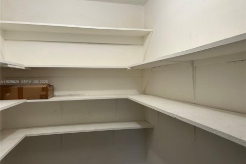 Apartment in Fort Lauderdale, Florida 2 bedrooms, 645.76 sq.m. № 1988741 - photo 12