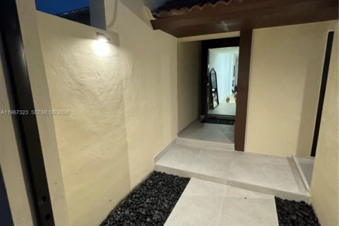 Touwnhouse à louer à Hialeah, Floride: 3 chambres, 132.94 m2 № 2028587 - photo 3