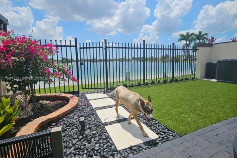 Touwnhouse à louer à Hialeah, Floride: 3 chambres, 132.94 m2 № 2028587 - photo 30