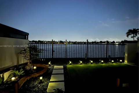 Touwnhouse à louer à Hialeah, Floride: 3 chambres, 132.94 m2 № 2028587 - photo 11