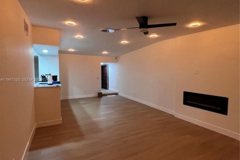 Touwnhouse à louer à Hialeah, Floride: 3 chambres, 132.94 m2 № 2028587 - photo 18