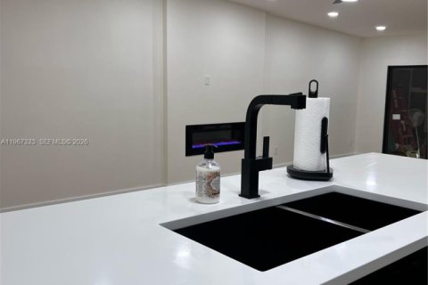 Touwnhouse à louer à Hialeah, Floride: 3 chambres, 132.94 m2 № 2028587 - photo 8