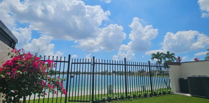 Touwnhouse à Hialeah, Floride 3 chambres, 132.94 m2 № 2028587